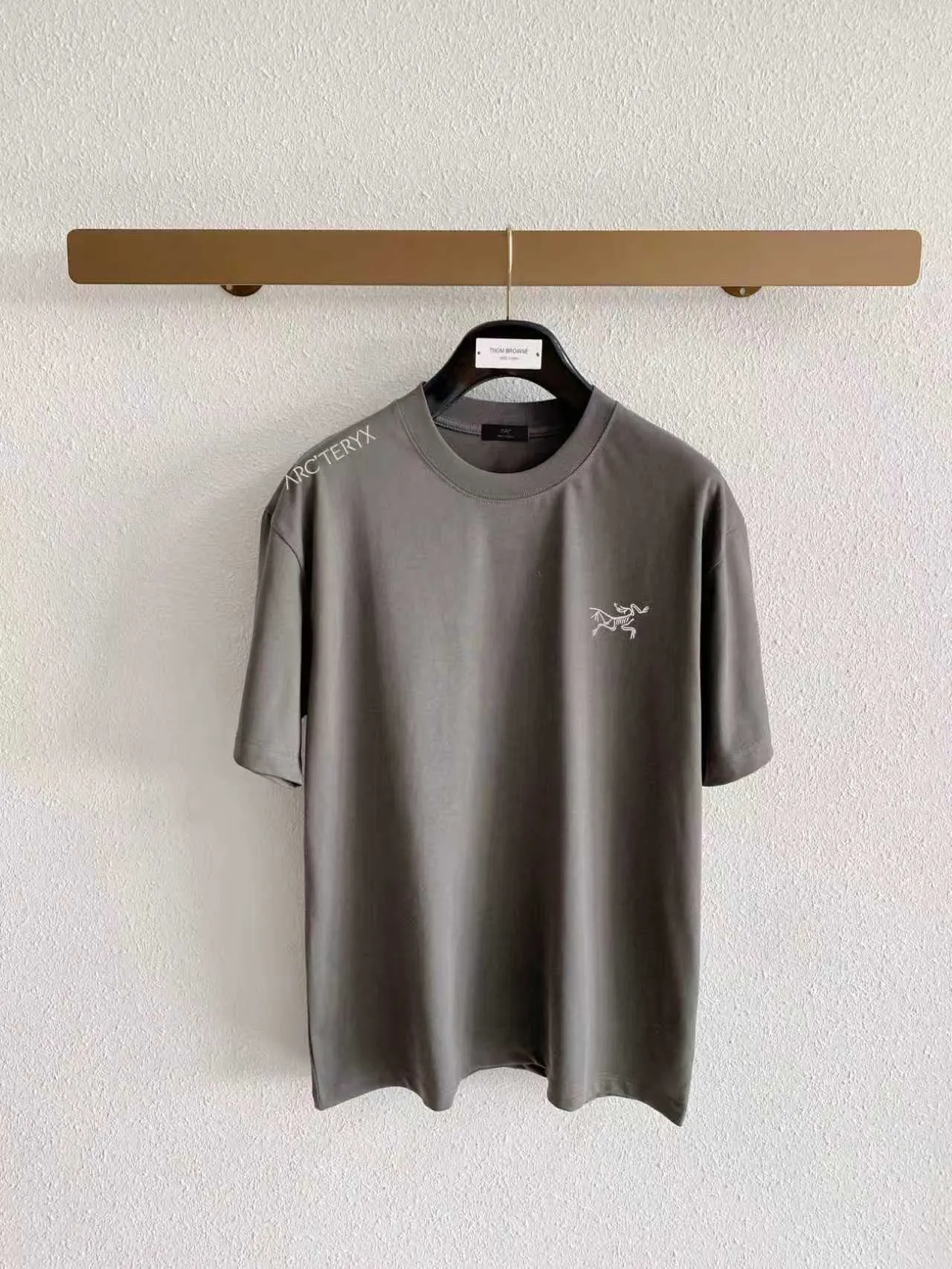Arc’ter/ logo New Arrival ， ， ， ， T Same Style。 :Black White Blue Gray Size:S（90-130 ） M（125-140 ） L（135-160 ） XL（160-180 ） XXL（180 ）